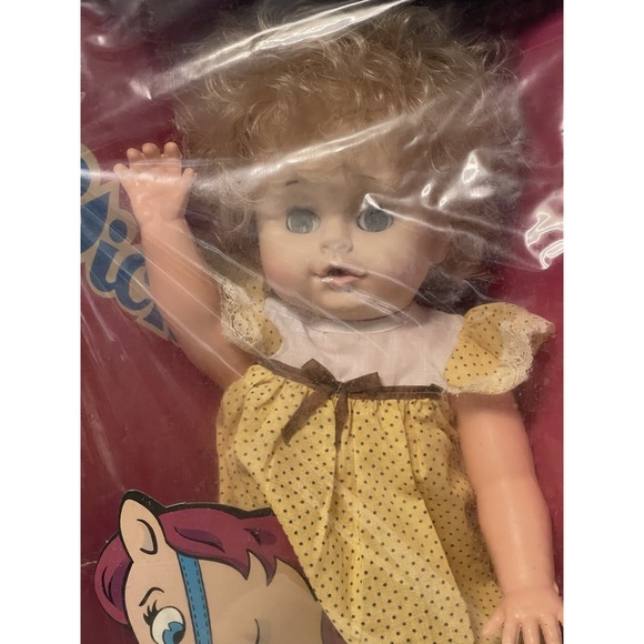 Vintage Lovee Doll and Toy Company #2000,Vicki 1982 18" Drink & WetDoll Rare Nos - Picture 2 of 6